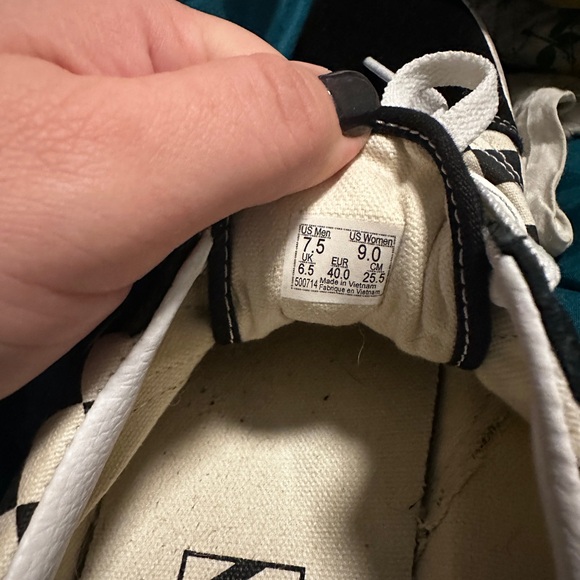 Vans Old Skool Checkered Shoe - Picture 6 of 7